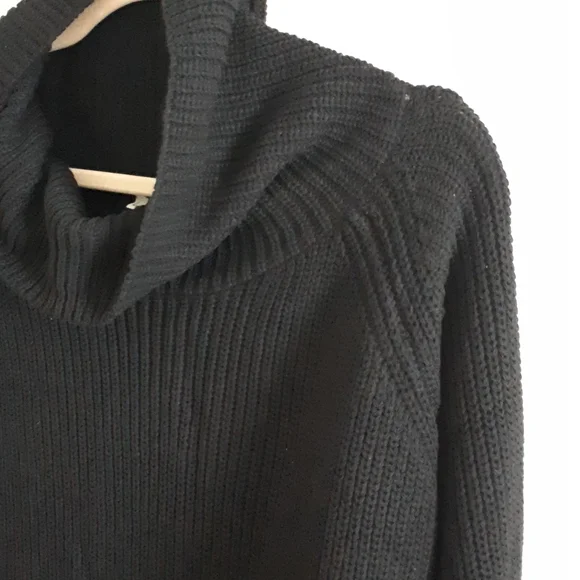 Long turtle neck pullover - Picture 3 of 5